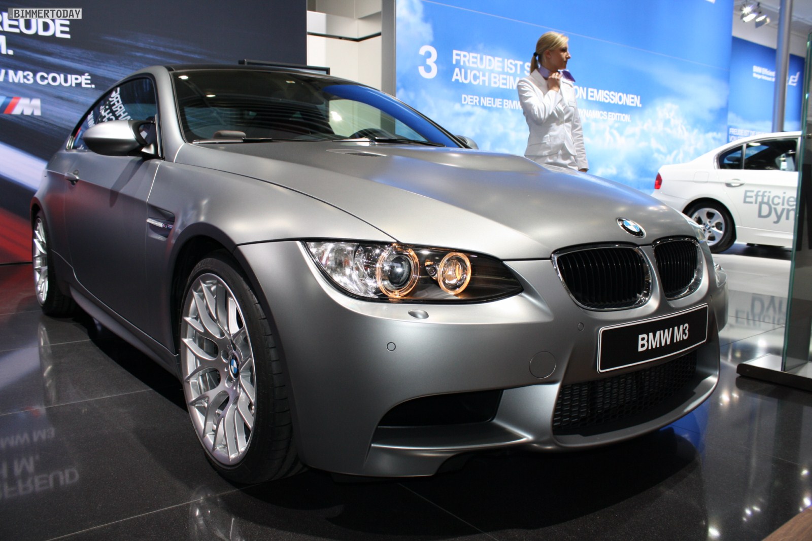 [Bild: BMW-M3-E92-LCI-Frozen-Grey-Exterieur-02.JPG]